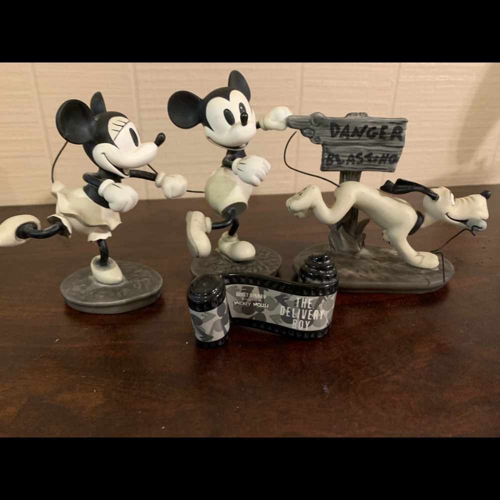 Mickey amd Minnie Mouse Delivery Boy figures